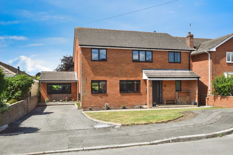 Chestnut Close, Salisbury ***acre Of Water Meadow***
