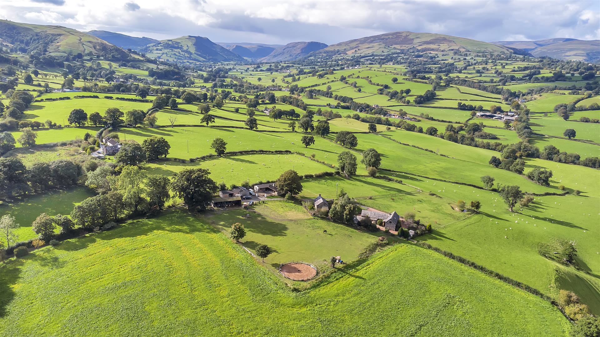 Pedairffordd, Nr Llanrhaeadr, SY10 0AU