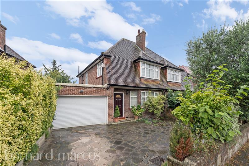 Elmcroft Drive, Chessington, KT9