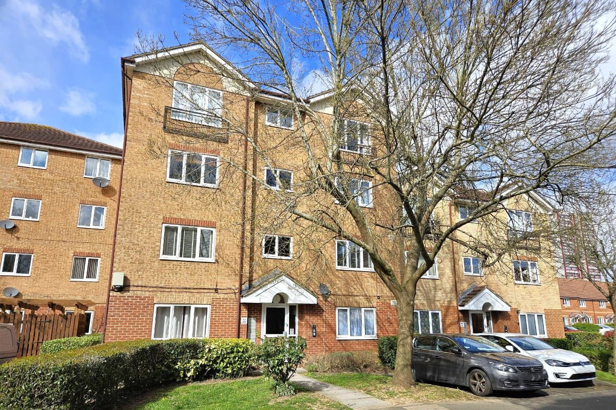 Varsity Drive, Twickenham, garden flat