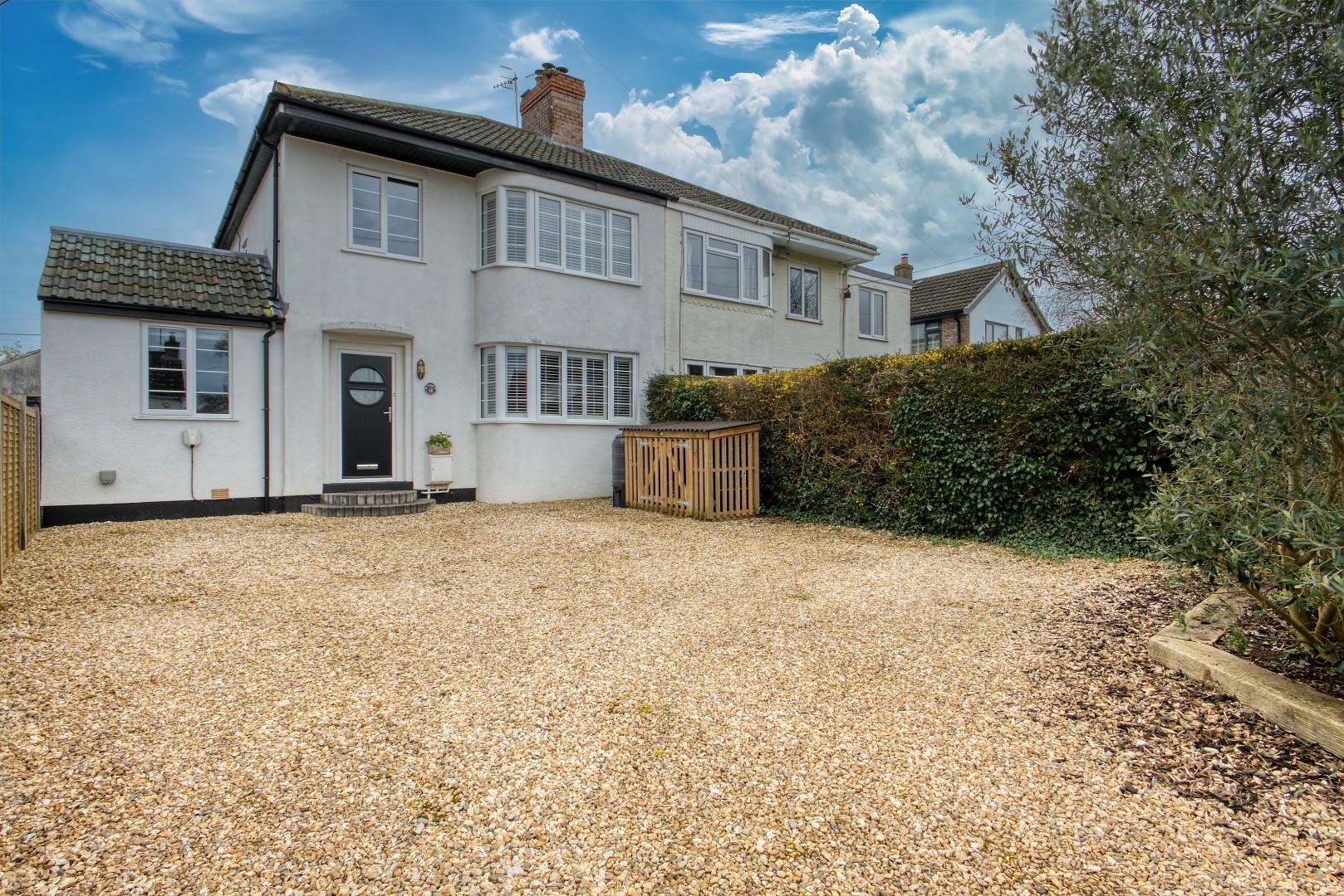 Exceptional extended family home in the village of Cleeve