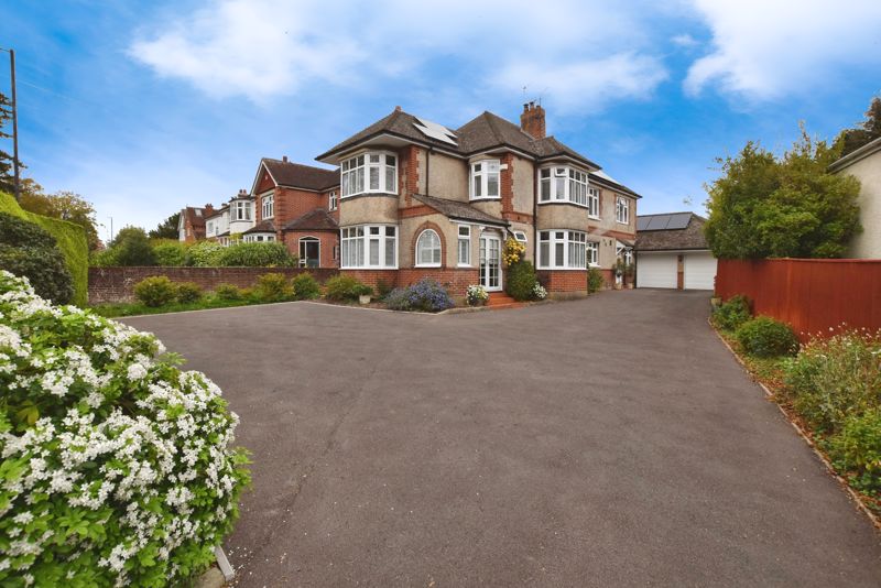Castle Road, Salisbury                       ***video Tour***