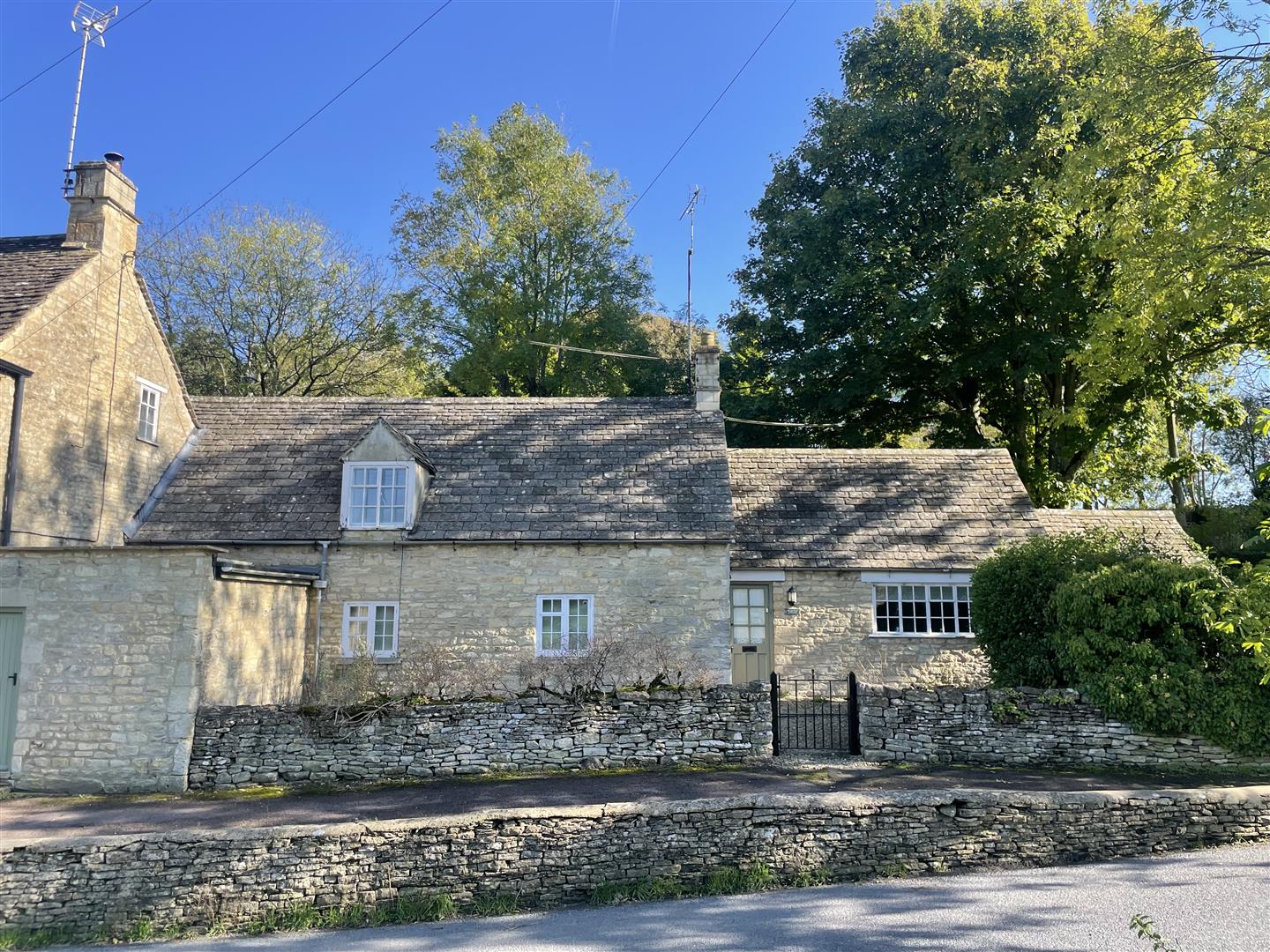 Little Barrington, Burford