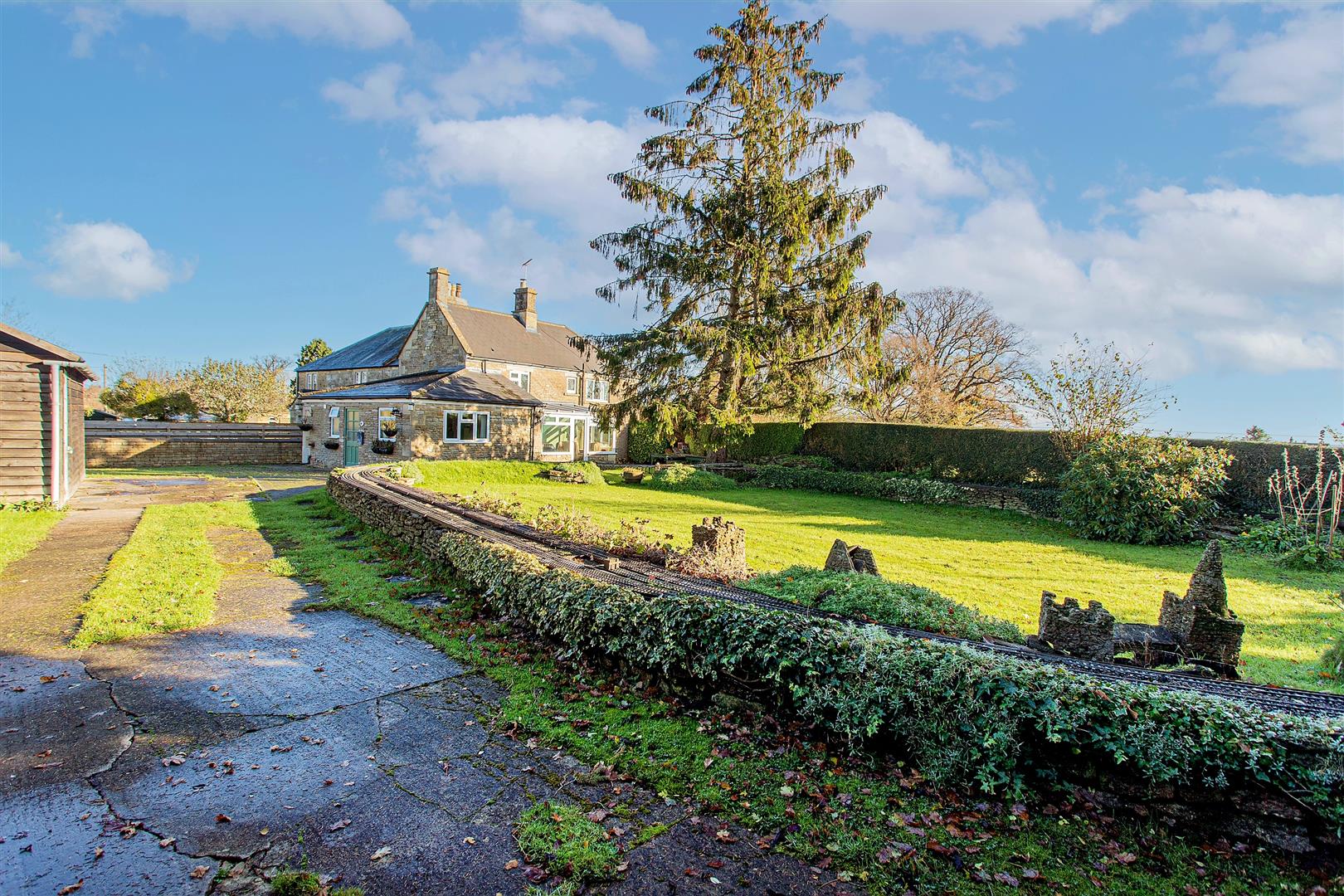 Littleworth Lane, Whitley