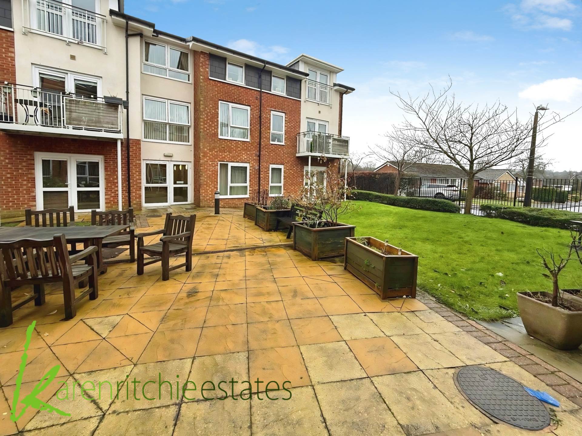 Manor Gardens, Harwood