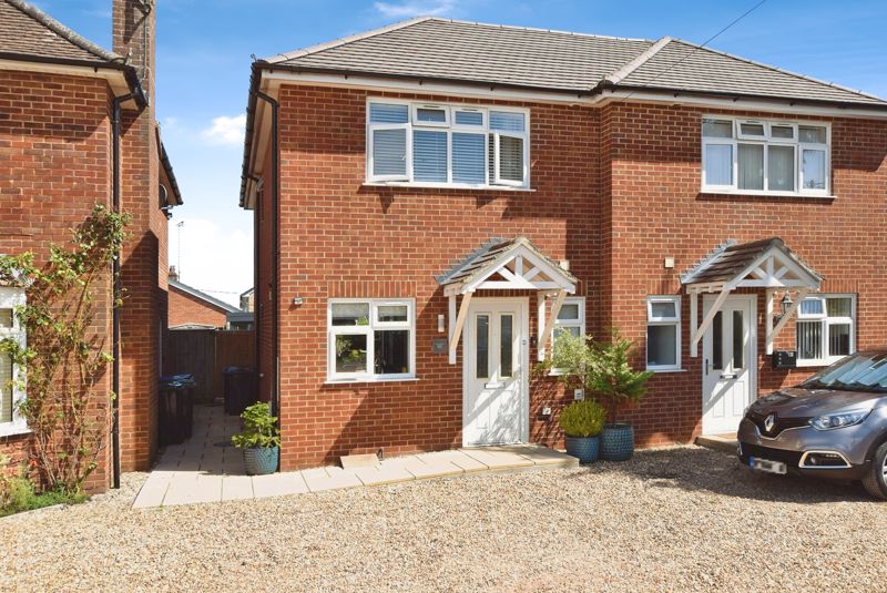 Meads Road, Durrington                                                                              ***video Tour***