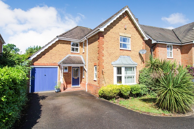Henley Close, Maidenbower, Crawley, West Sussex. RH10 7QU