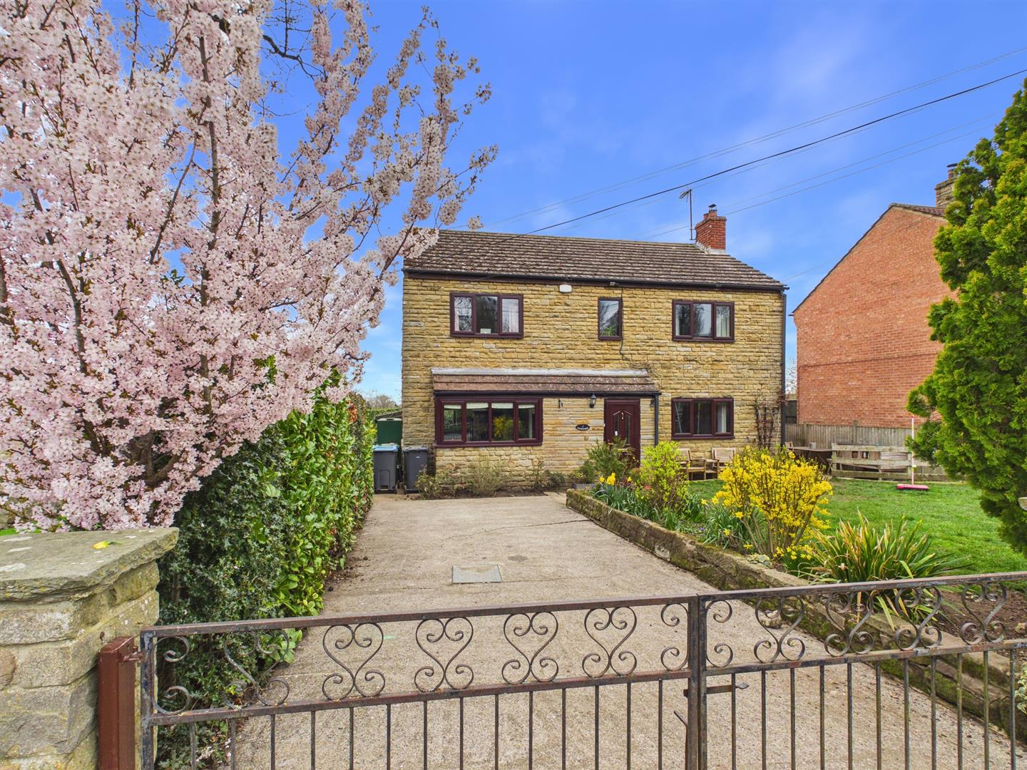 Stonethrow, Bedale Road, Well, Bedale DL8 2PX