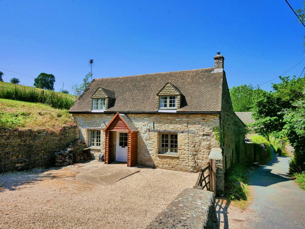 Barnfield Lane, DUNTISBOURNE LEER