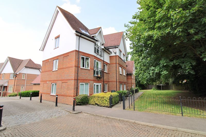 Wallingford - Town Centre Location & Own Private Patio