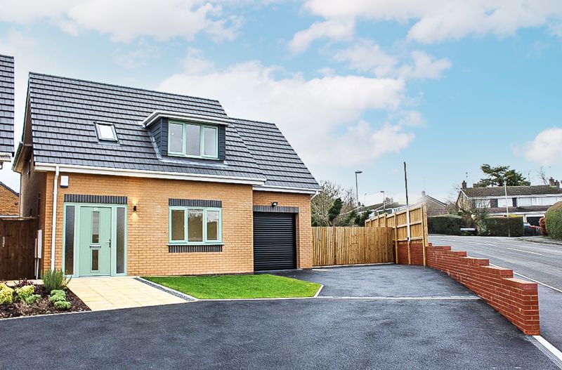 Cotwall End Road, The Straits, Dy3 3er