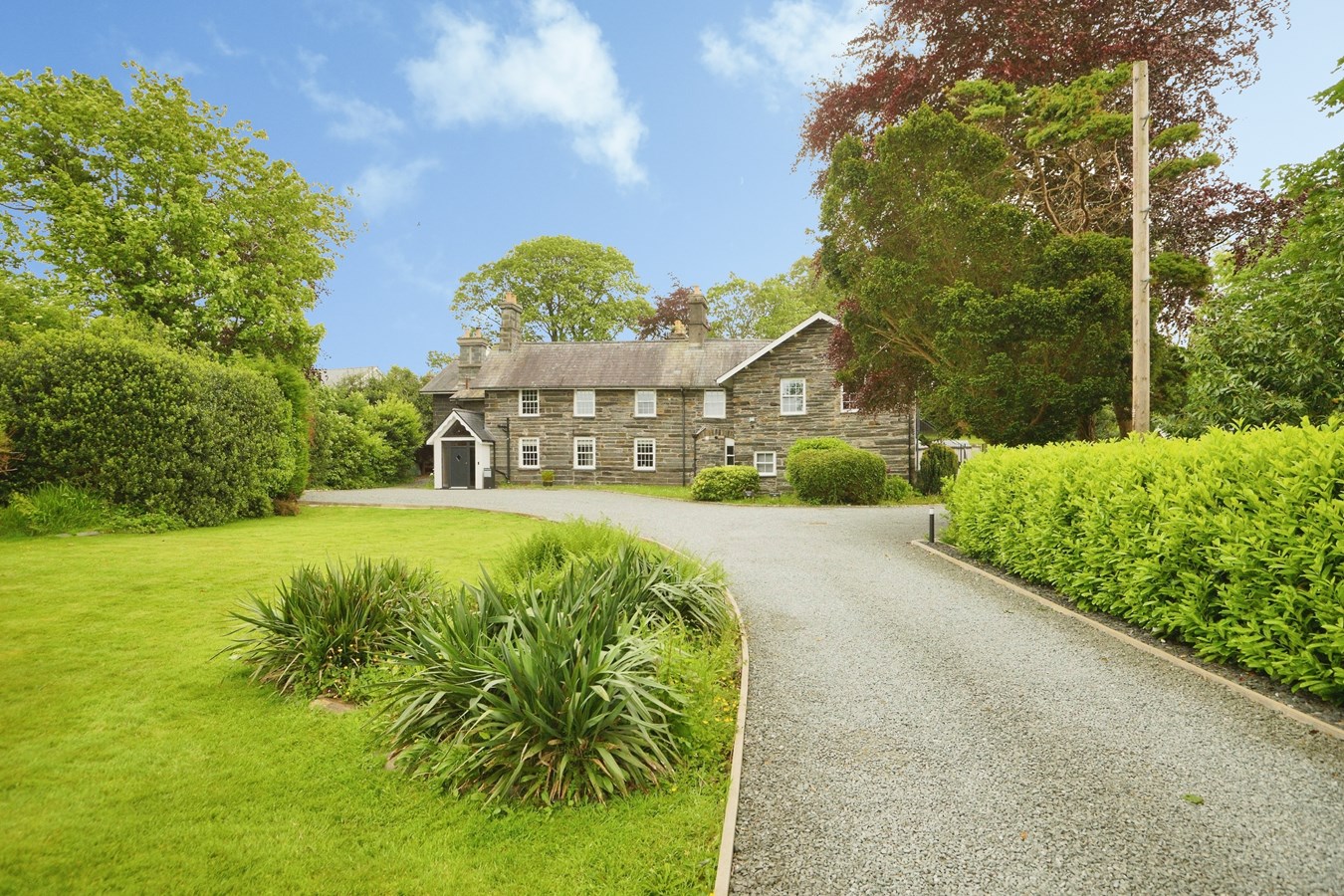 Penrhyndeudraeth, Penrhyndeudraeth, LL48