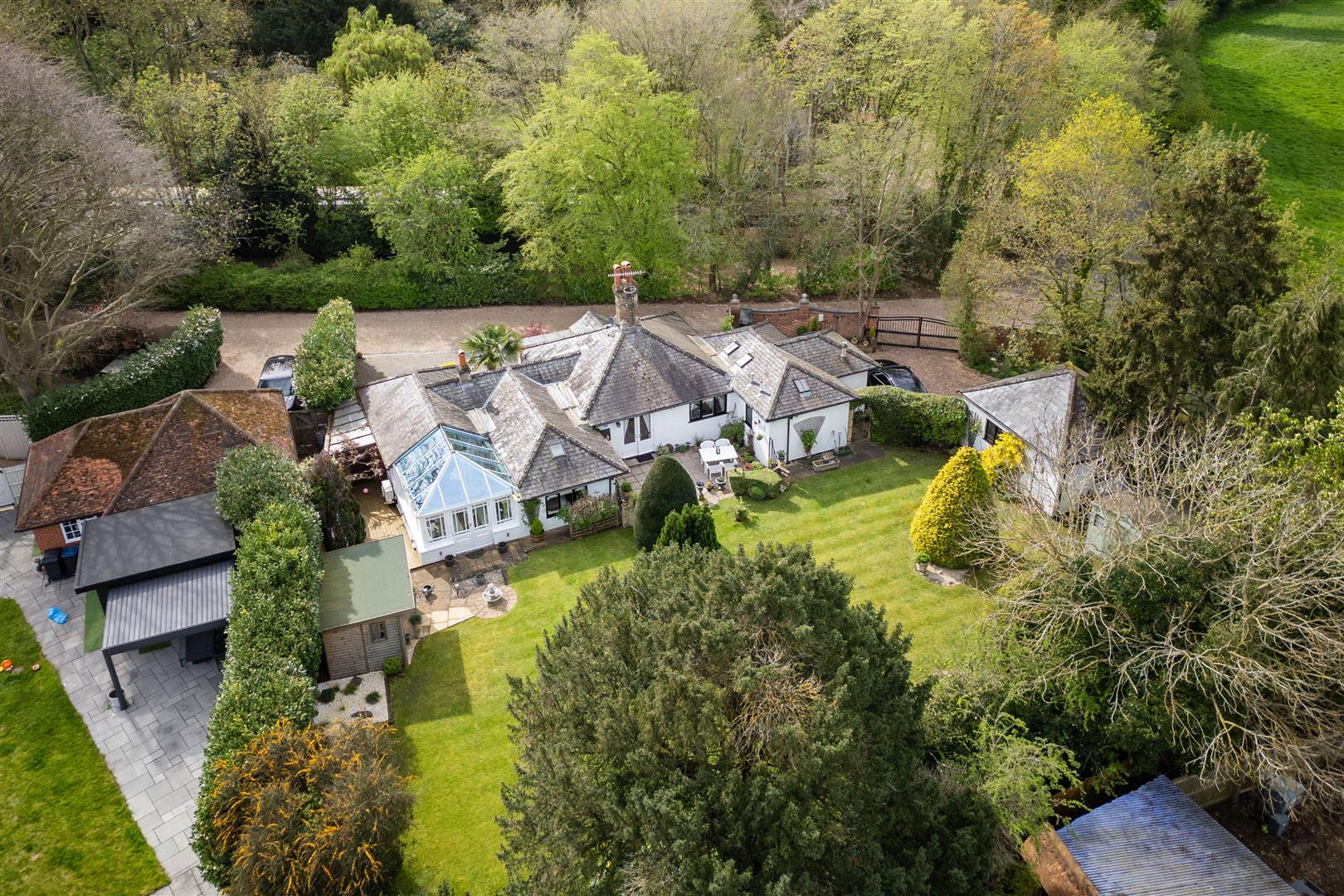 HUNSDONBURY - DETACHED HOME WITH DOUBLE GARAGE