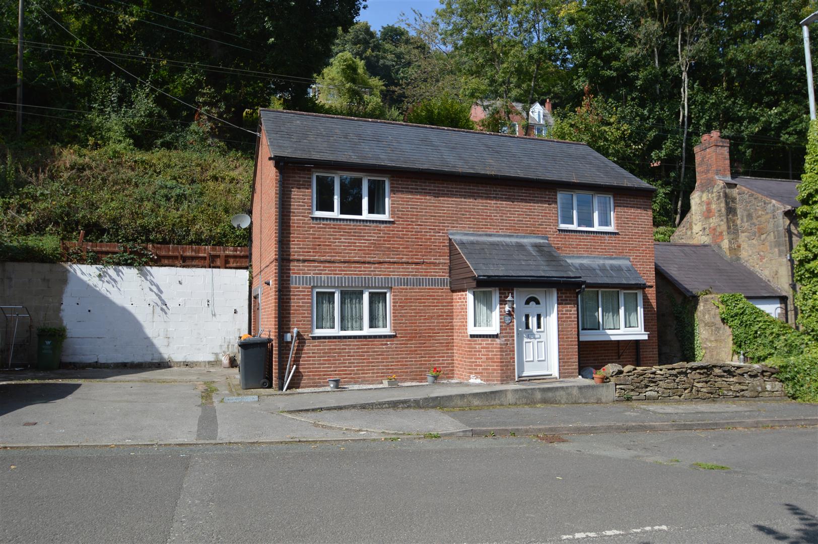 Newbridge Road, Newbridge, Wrexham, LL14 3JE