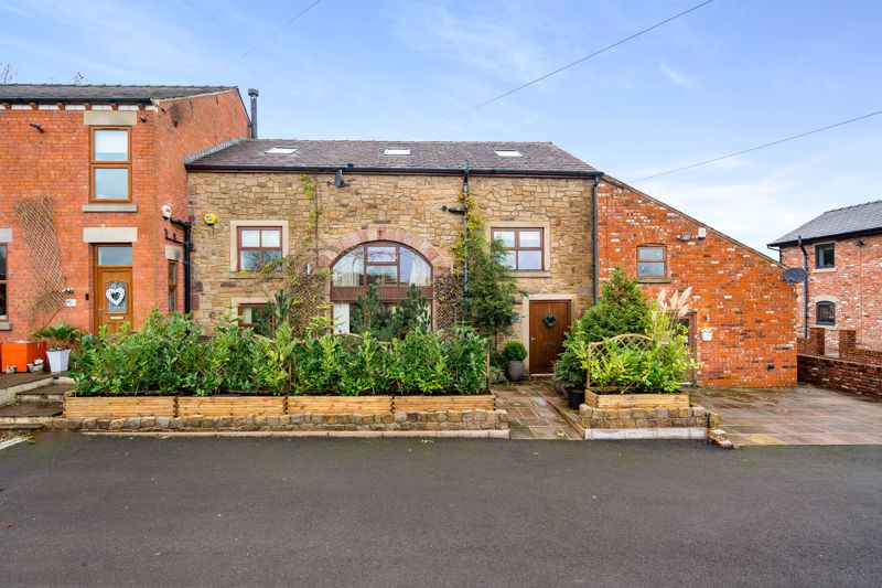 Sophisticatedly Stylish 5-bed Barn Conversion, Pocket Nook Road, Bolton