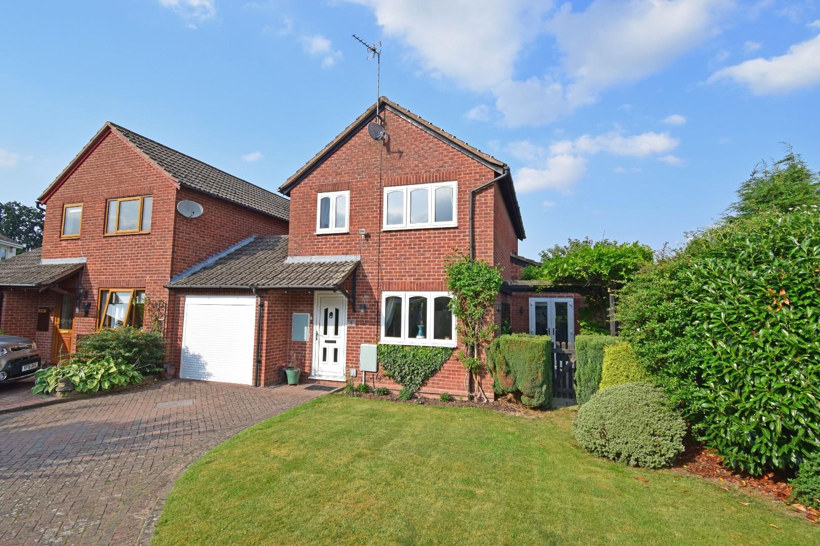 1 Harvest Close, Stoke Heath, Bromsgrove, Worcestershire, B60 3QS