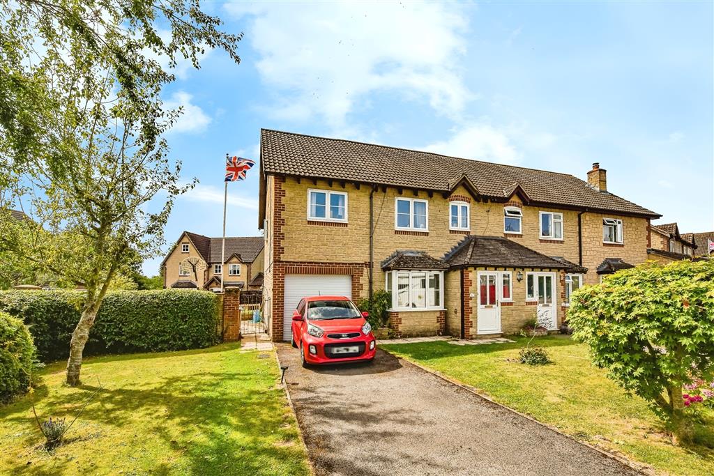 St. Marys Close, Bradenstoke, Chippenham, SN15