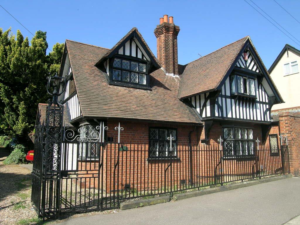 COLLETT LODGE - WARE - CHARACTER HOME CLOSE TO TOWN