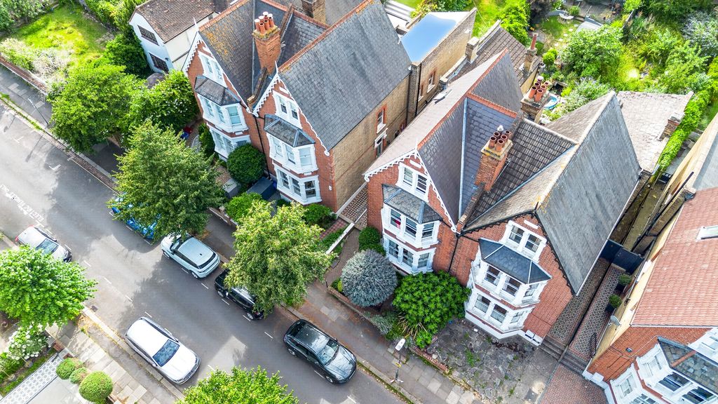 Kenilworth Avenue, London