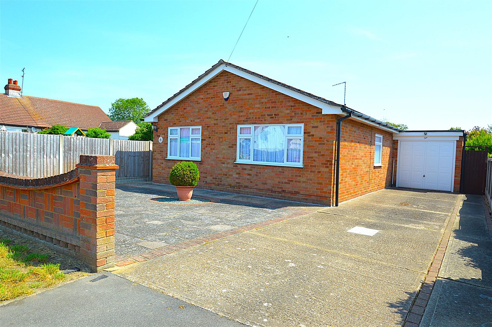 Eastbury Avenue, Rochford