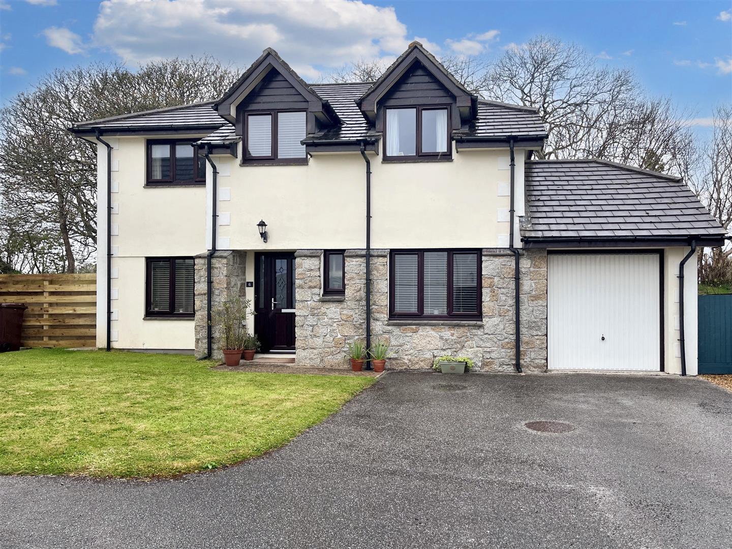 Beautifully presented detached family home
