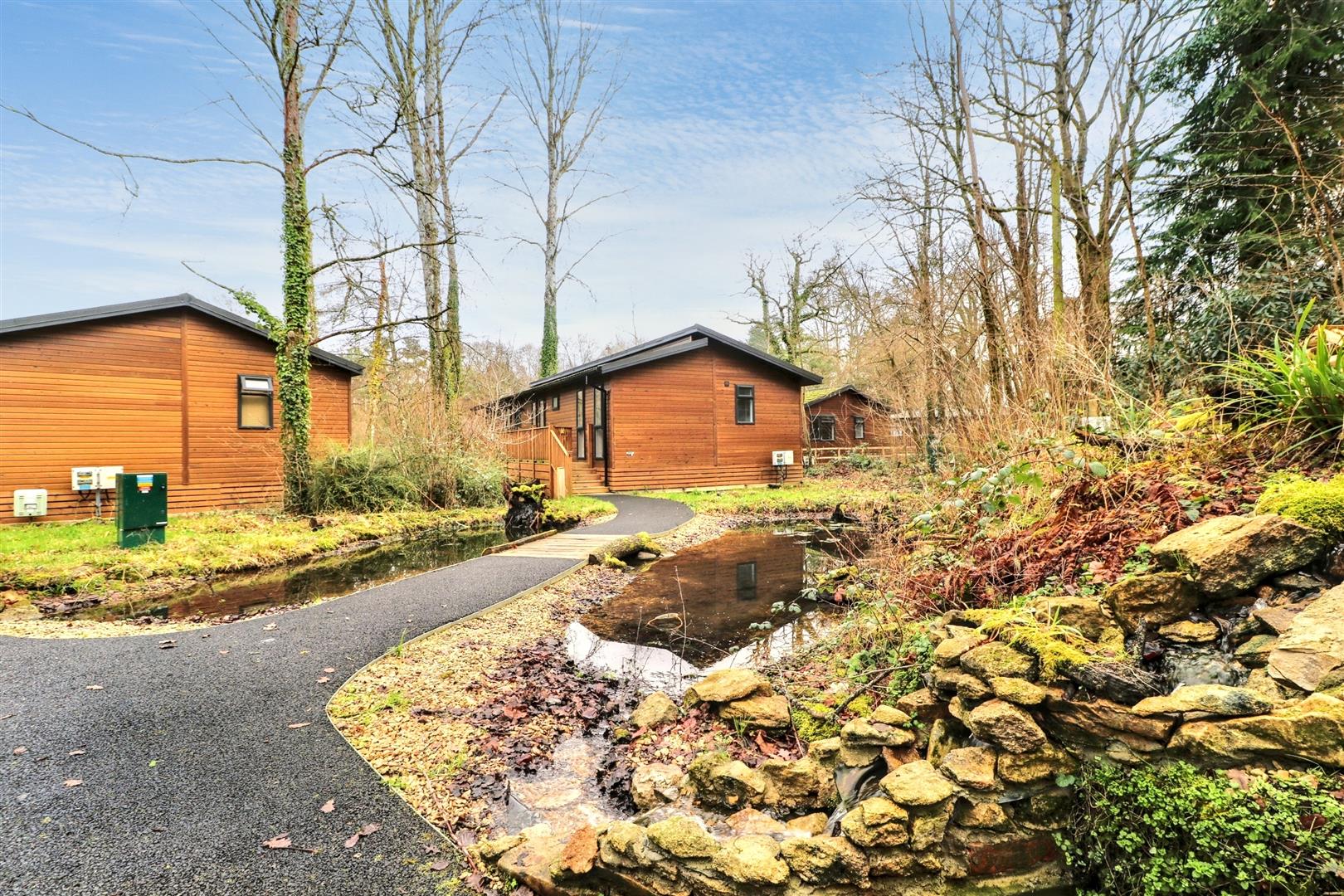 Lake View, Brokerswood