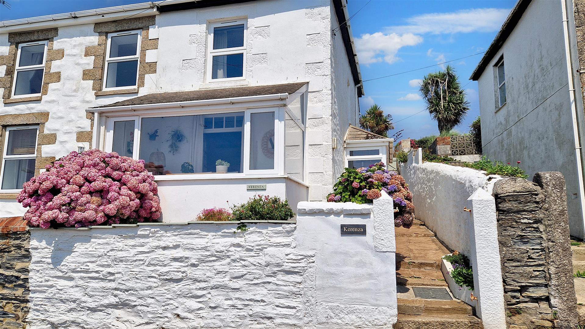 SEA VIEWS AND LARGE GARDEN, PORTHLEVEN