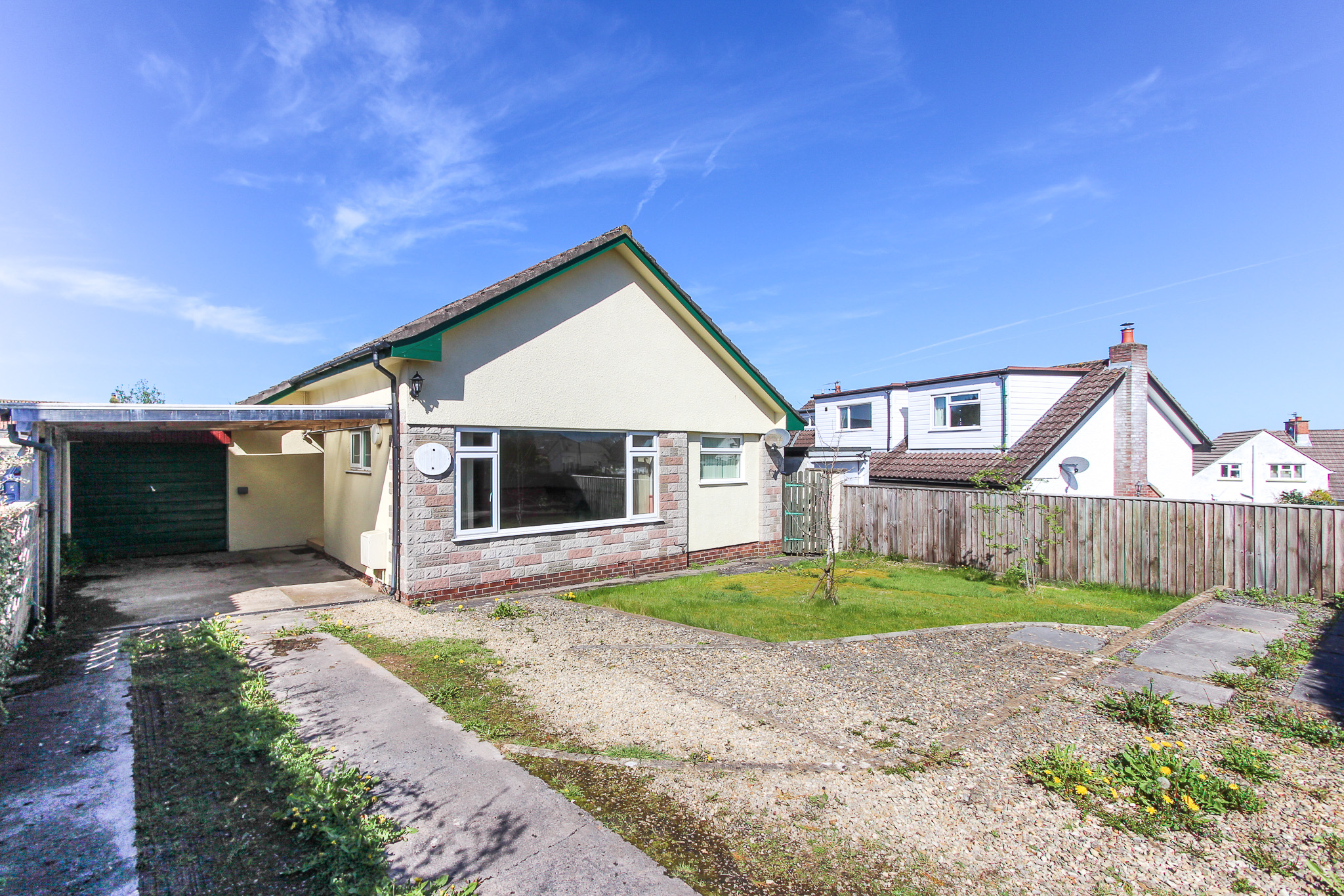 Glovers Field, Shipham - 2 bedroom bungalow with lovely gardens, parking and garage