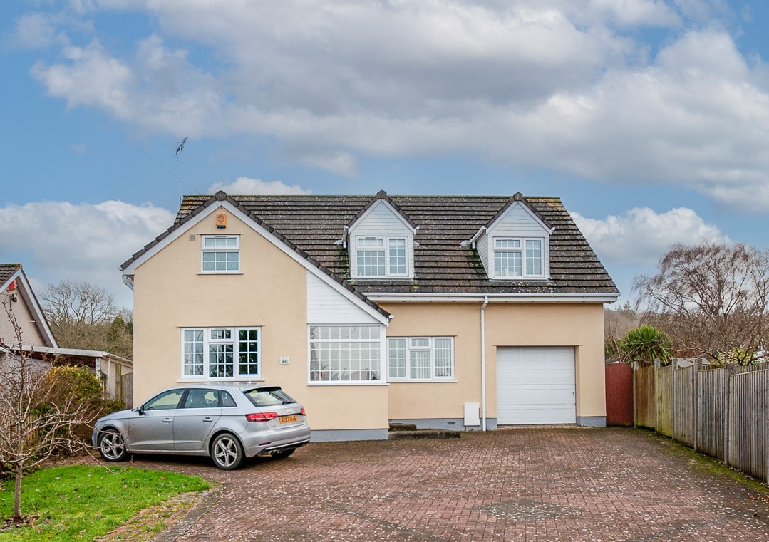 Main Road, Cleeve - well proportioned 4 double bedroom family home