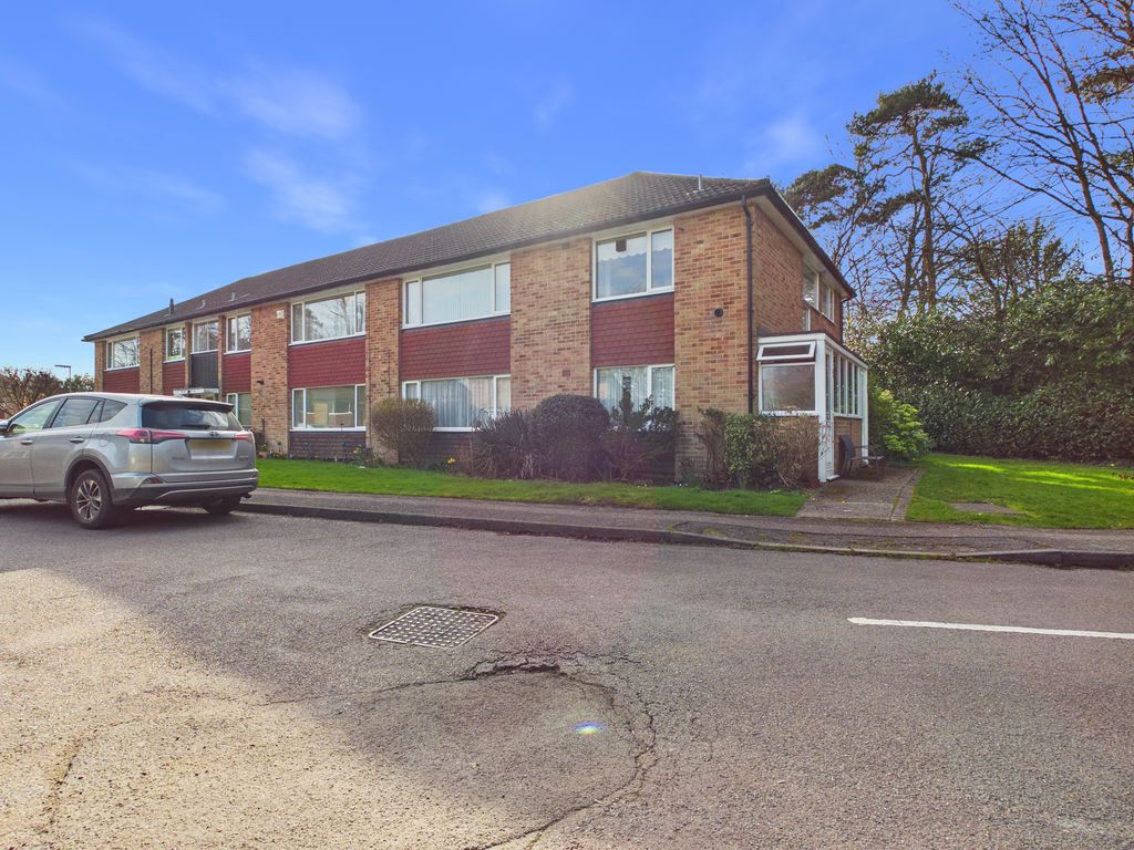 Furrows Place, Caterham