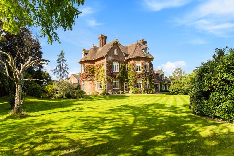 Vicarage Road, Lover ***video Tour***