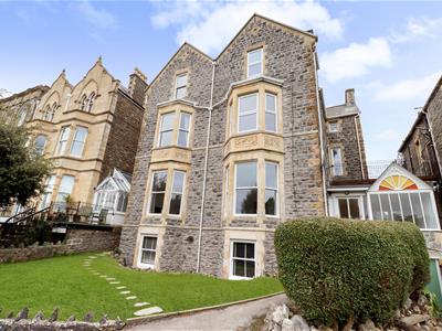 Beautiful Victorian garden apartment close to Hill Road