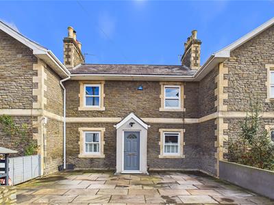 Moments from Clevedon s town centre and amenities