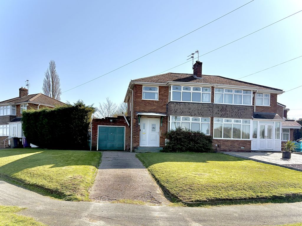 Lapper Avenue, Ettingshall Park, Wv4 6pr