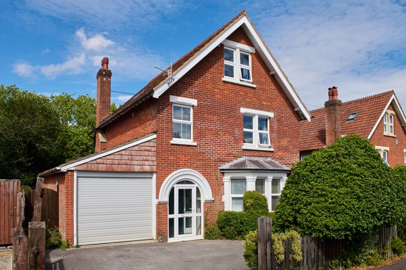 Bouverie Avenue, Salisbury ***video Tour***