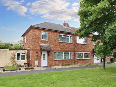 Popular cul-de-sac close to Clevedon's seafront