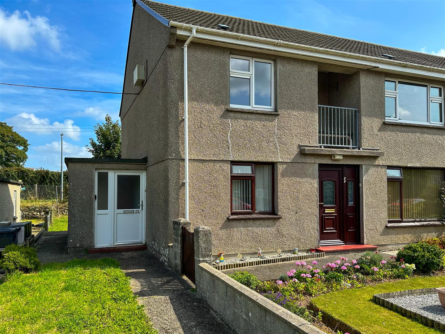 FIRST FLOOR FLAT WITH GARDEN, HELSTON