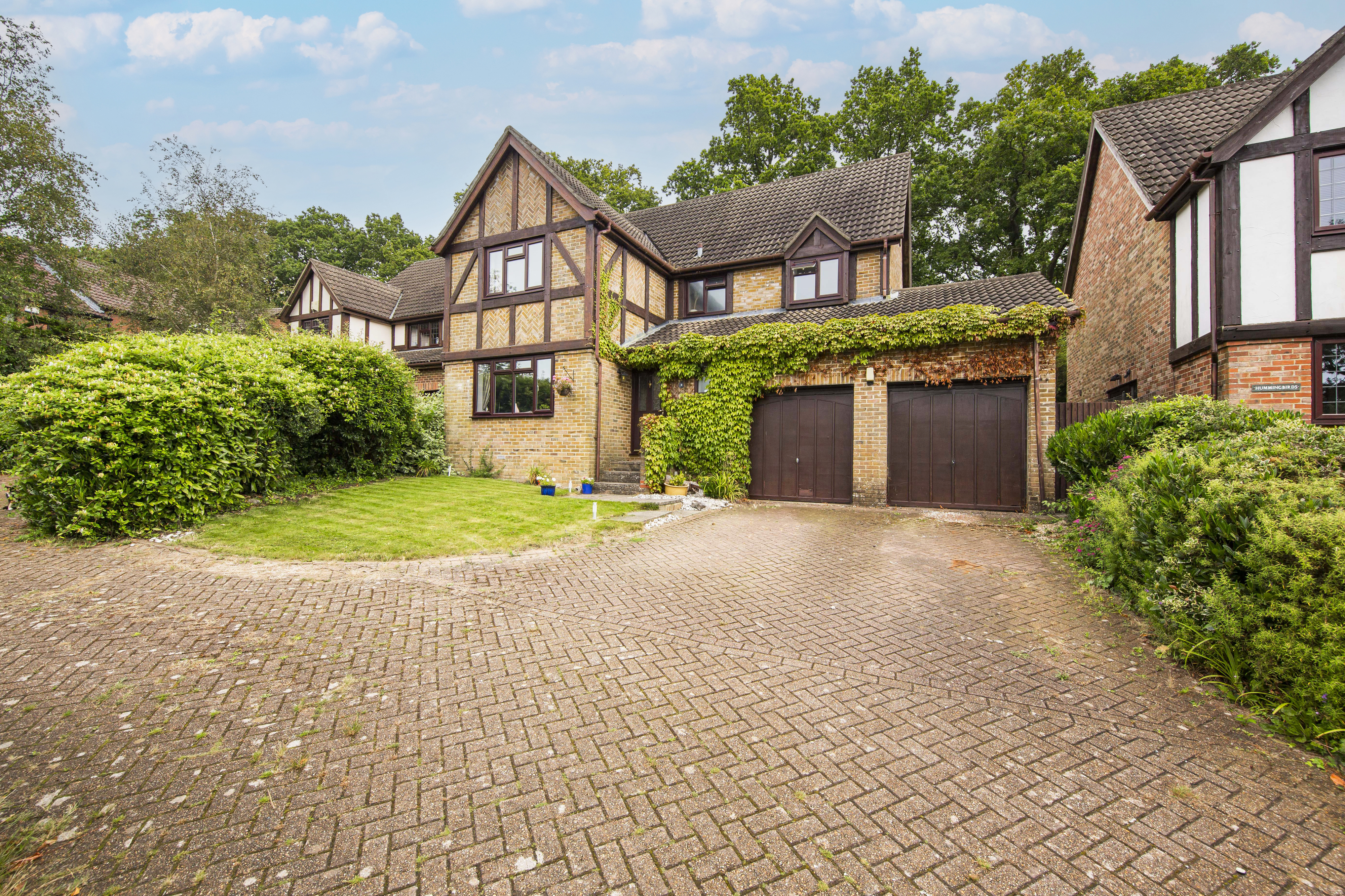 Elm Way, Heathfield