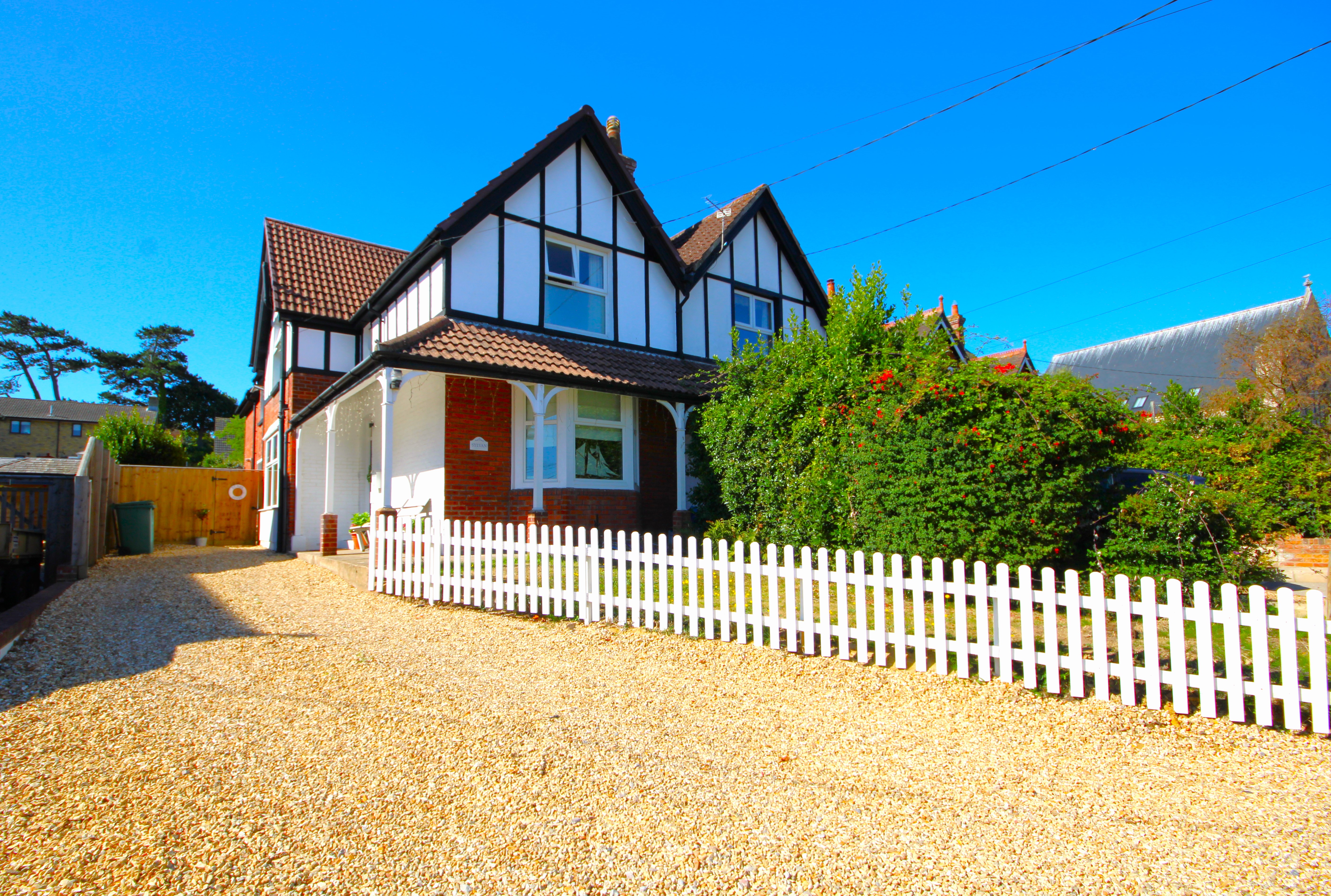 The Avenue, Totland Bay