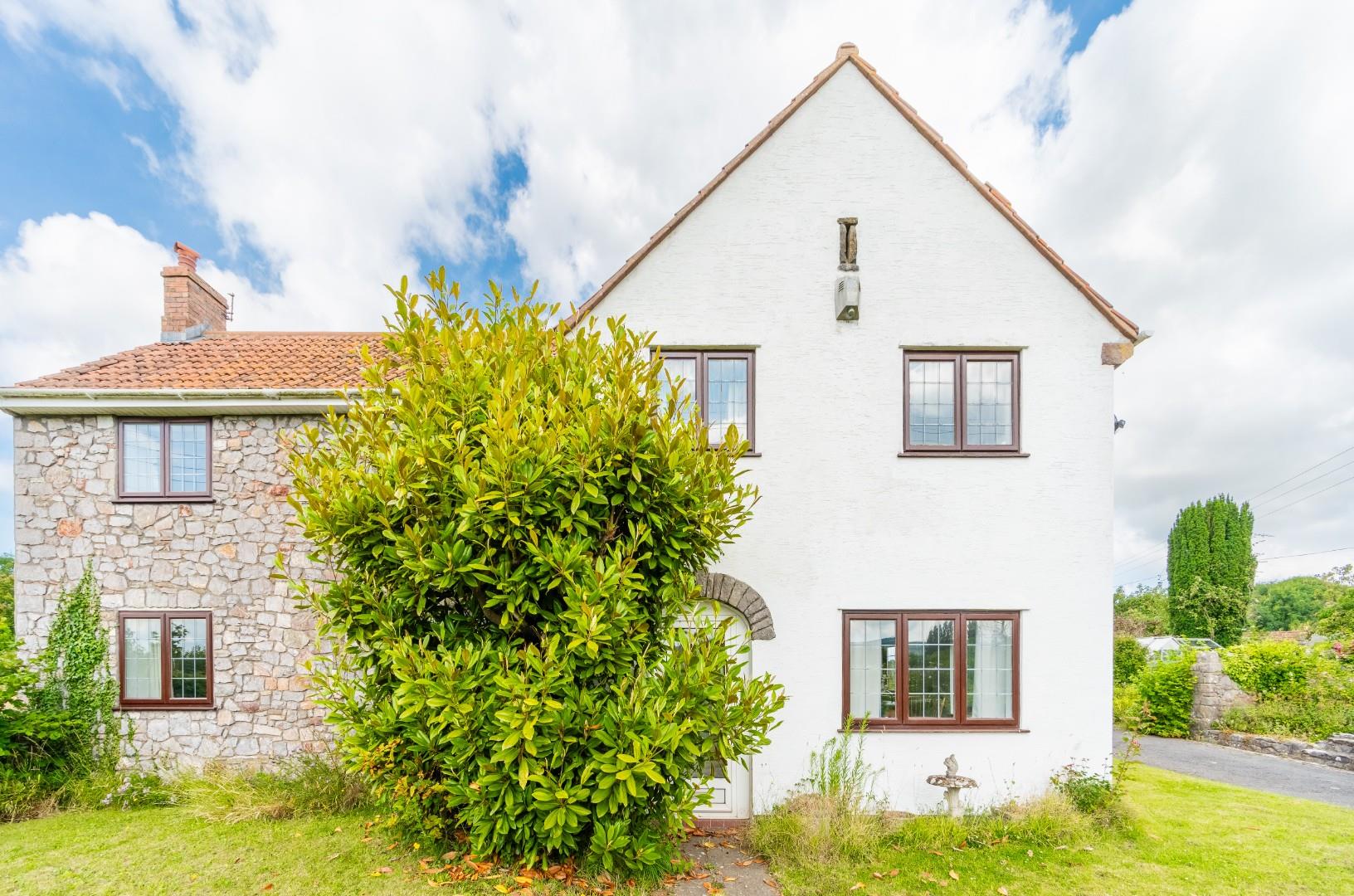 Charming cottage situated within 1/3 of an acre on the fringes of Claverham