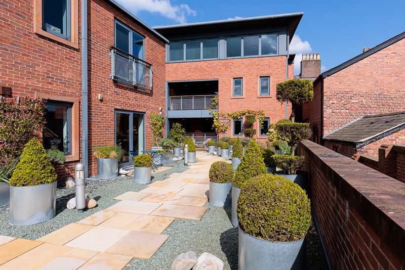 Fabulous Penthouse In Central Knutsford