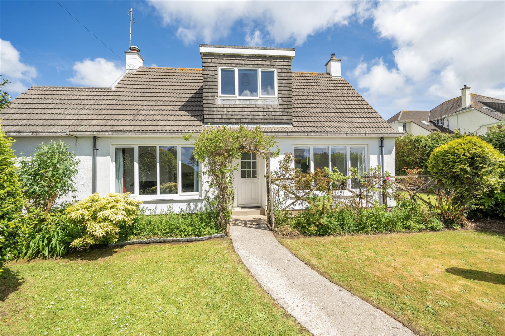 GORGEOUS 4 BED HOME.  HELSTON