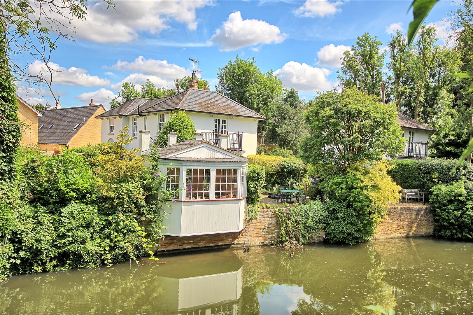 CHRISTOPHER COURT - AMAZING RIVERSIDE HOME