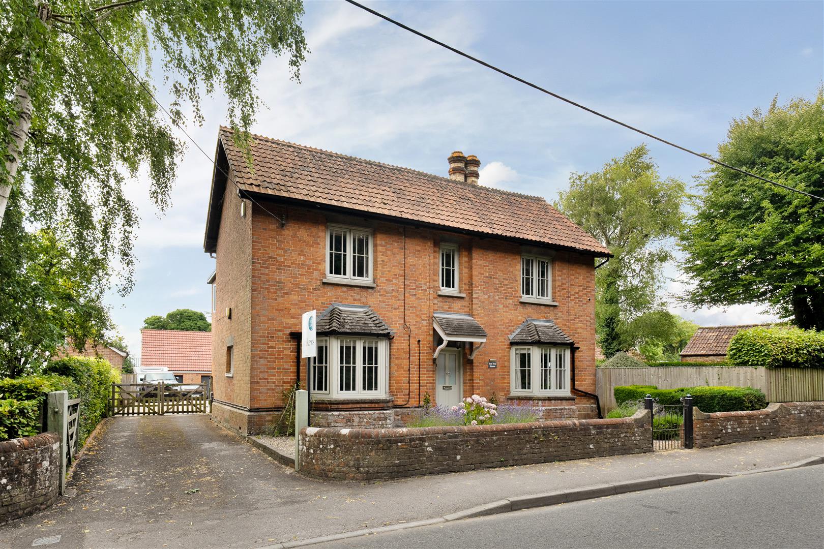 High Street, Worton