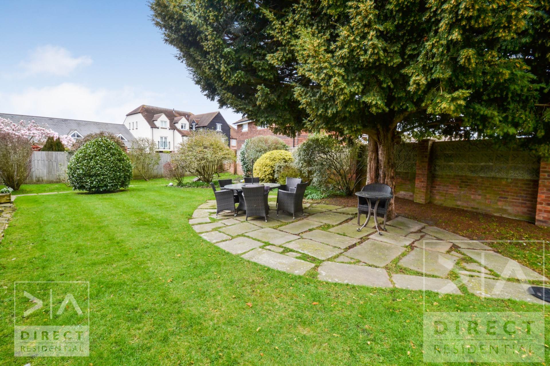 Quennell Close, Ashtead, KT21 2AW