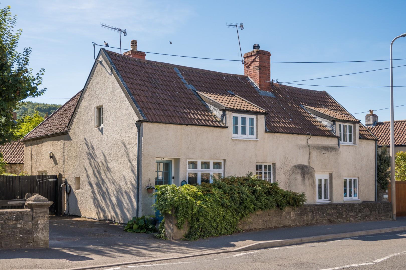 Detached 17th century cottage in the highly regarded village of Backwell