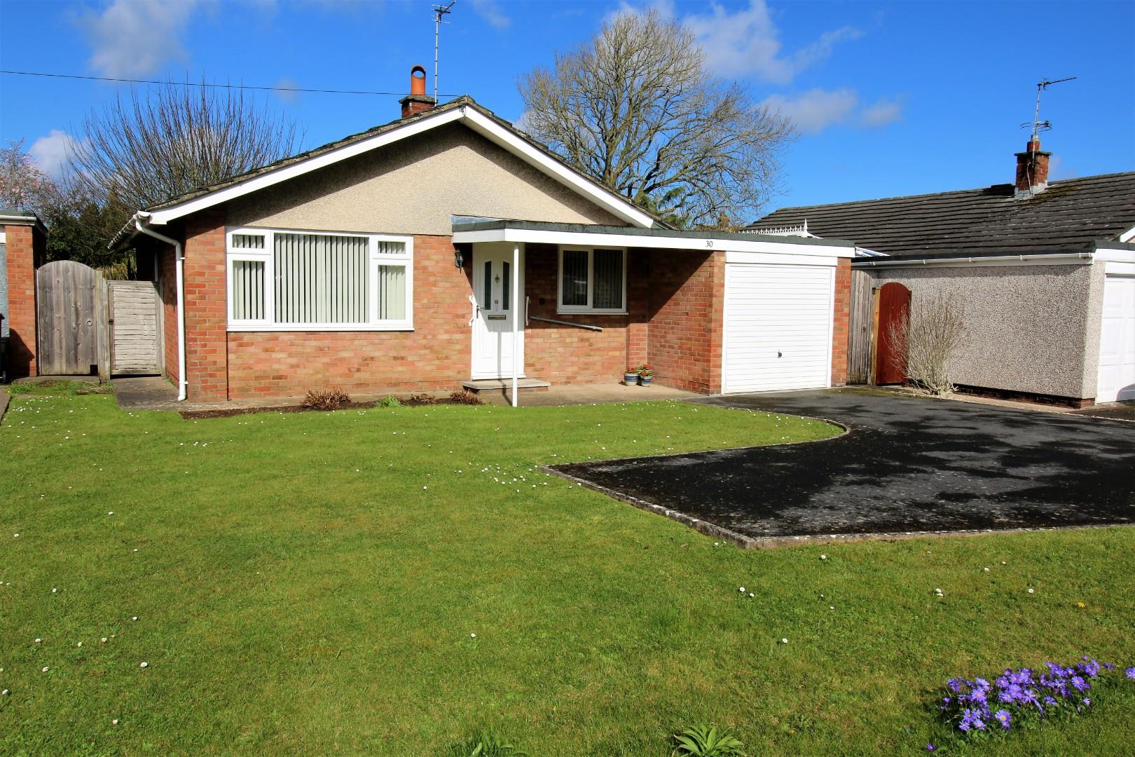 Detached bungalow in the heart of Yatton
