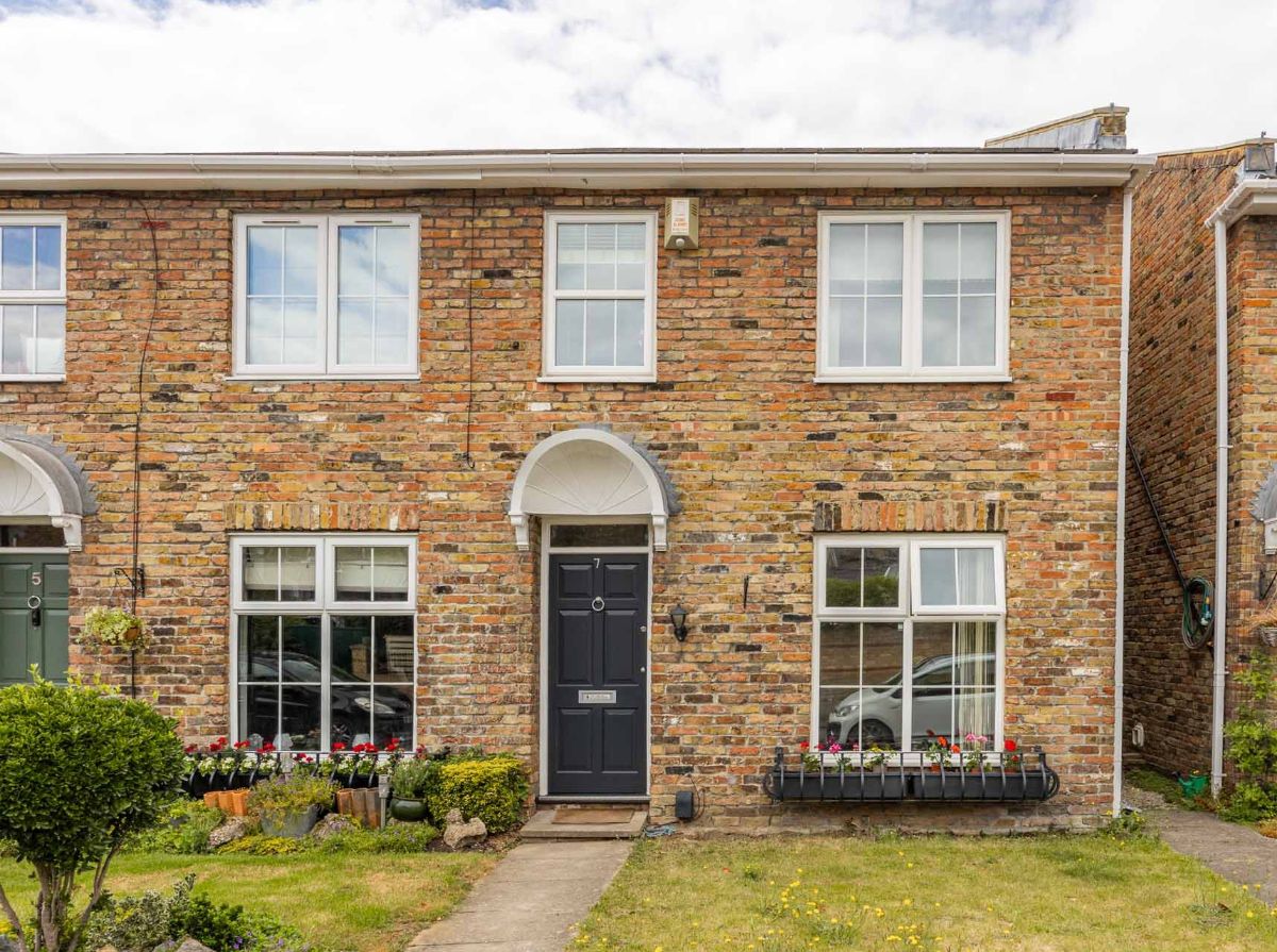 Hollies Close, Strawberry Hill