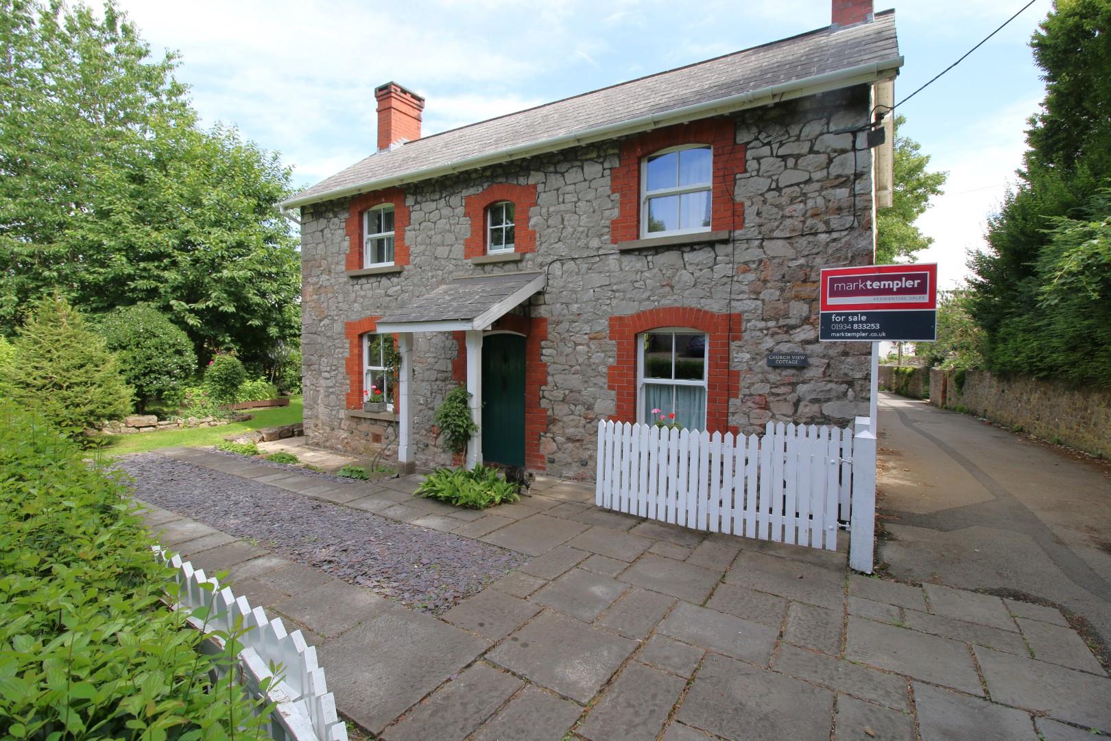 Quintessential  Chocolate Box  cottage in the heart of Yatton Village