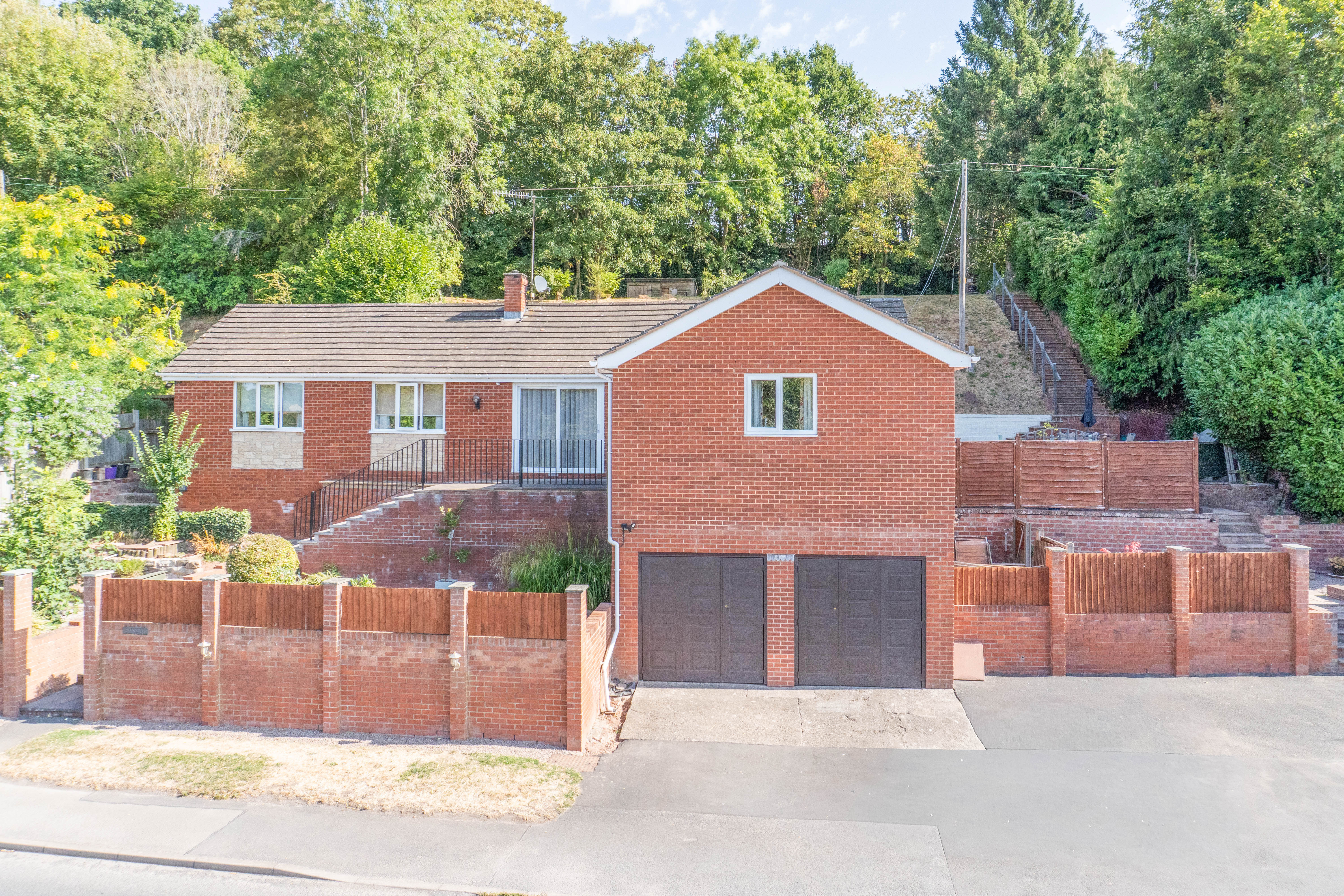 Tenbury Wells, Worcestershire, WR15 8LL